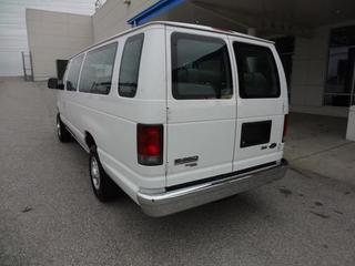 Ford Econoline Wagon 2011 photo 5
