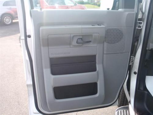 Ford Econoline Wagon 2011 photo 1