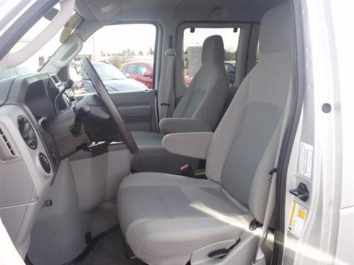 Ford Econoline Wagon 2011 photo 2