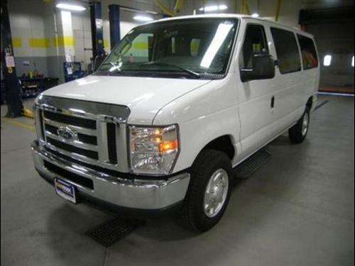 Ford Econoline Wagon 2011 photo 2