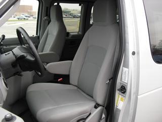 Ford Econoline Wagon 2011 photo 2