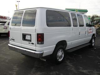 Ford Econoline Wagon 2011 photo 1