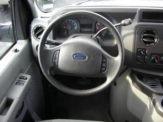 Ford Econoline Wagon 2011 photo 5