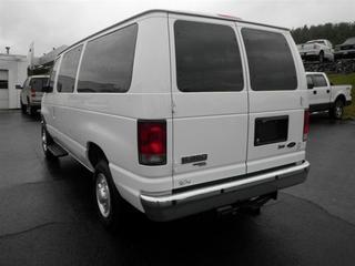 Ford Econoline Wagon 2011 photo 3