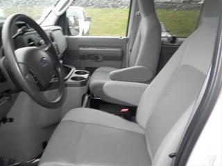 Ford Econoline Wagon 2011 photo 4