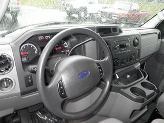 Ford Econoline Wagon 2011 photo 5