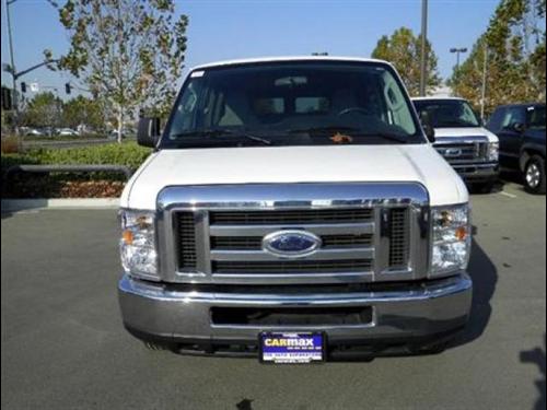 Ford Econoline Wagon 2011 photo 1