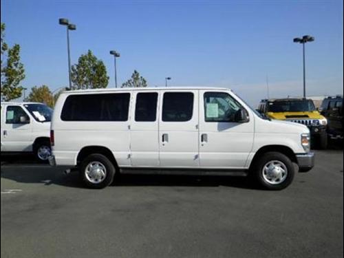Ford Econoline Wagon 2011 photo 3