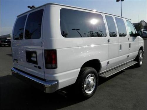 Ford Econoline Wagon 2011 photo 4
