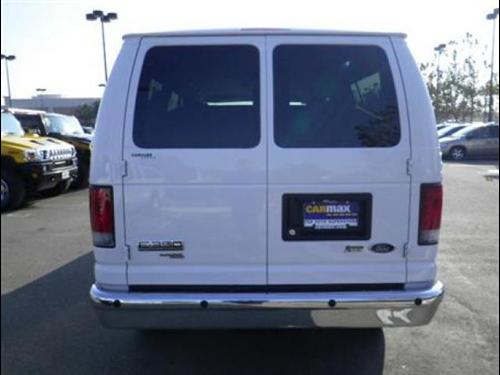 Ford Econoline Wagon 2011 photo 5