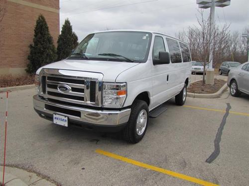 Ford Econoline Wagon 2011 photo 2
