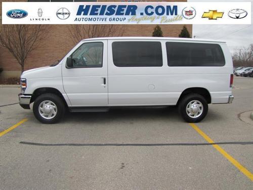 Ford Econoline Wagon 2011 photo 3