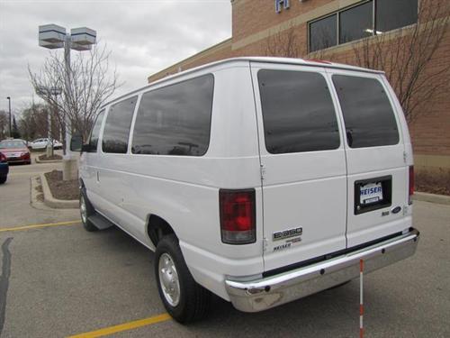 Ford Econoline Wagon 2011 photo 5