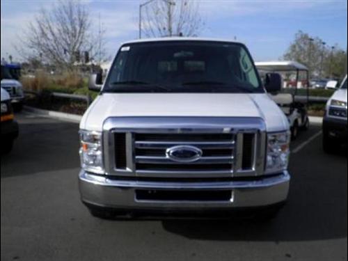 Ford Econoline Wagon 2011 photo 1