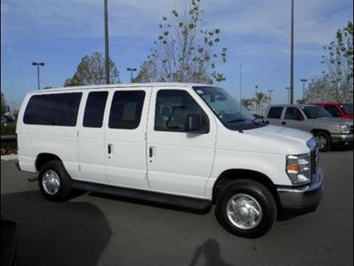 Ford Econoline Wagon 2011 photo 3