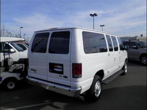 Ford Econoline Wagon 2011 photo 4