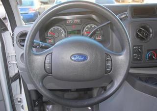 Ford Econoline Wagon 2011 photo 2