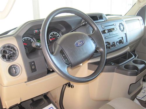 Ford Econoline Wagon 2011 photo 2