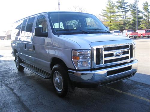 Ford Econoline Wagon 2011 photo 4