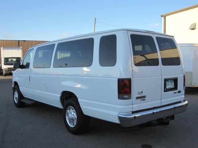 Ford Econoline Wagon 2011 photo 1