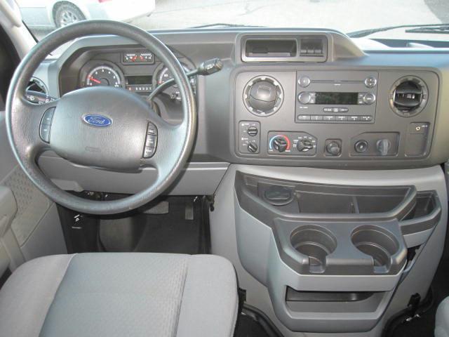Ford Econoline Wagon 2011 photo 4