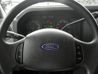 Ford Econoline Wagon 2011 photo 2