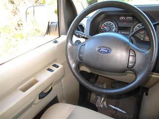 Ford Econoline Wagon 2011 photo 1