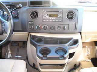 Ford Econoline Wagon 2011 photo 2