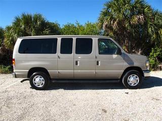 Ford Econoline Wagon 2011 photo 4