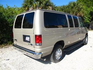 Ford Econoline Wagon 2011 photo 5