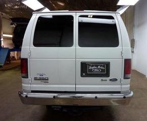 Ford Econoline Wagon 2011 photo 1
