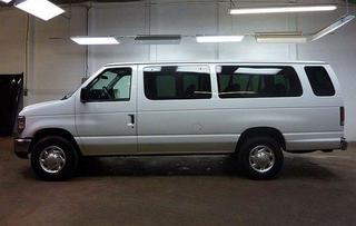 Ford Econoline Wagon 2011 photo 2