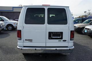 Ford Econoline Wagon 2011 photo 5