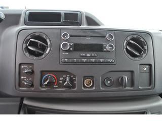 Ford Econoline Wagon 2011 photo 2