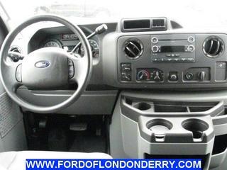 Ford Econoline Wagon 2011 photo 2