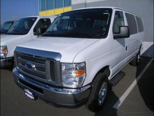Ford Econoline Wagon 2011 photo 2