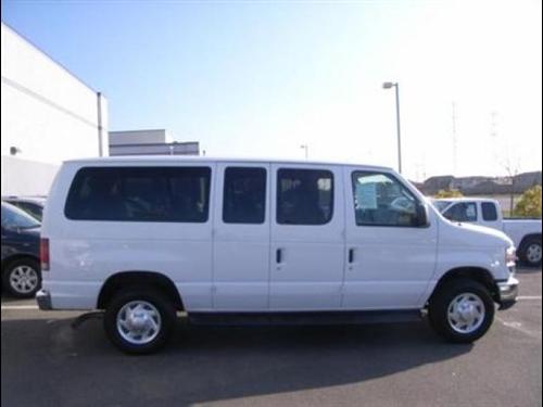 Ford Econoline Wagon 2011 photo 3