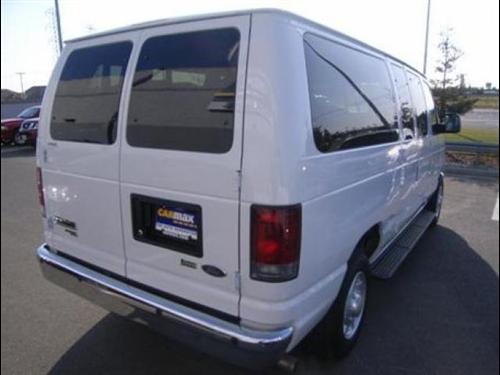 Ford Econoline Wagon 2011 photo 4