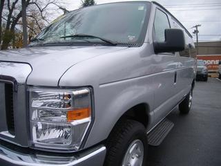 Ford Econoline Wagon 2011 photo 3