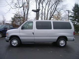 Ford Econoline Wagon 2011 photo 4