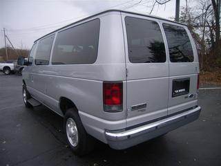 Ford Econoline Wagon 2011 photo 5