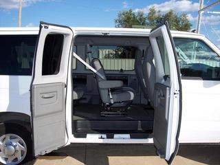 Ford Econoline Wagon 2011 photo 1
