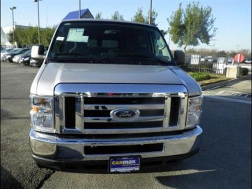 Ford Econoline Wagon 2011 photo 1