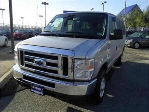 Ford Econoline Wagon 2011 photo 2