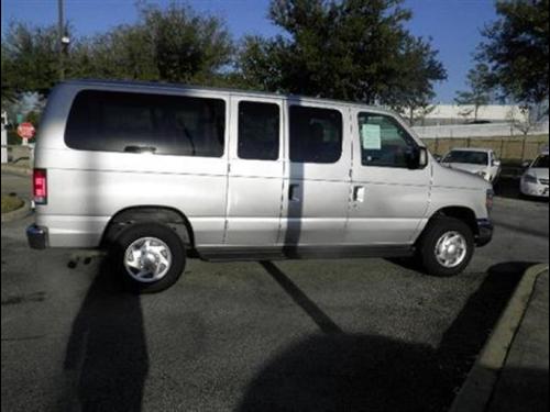 Ford Econoline Wagon 2011 photo 3
