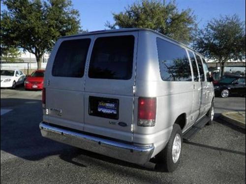 Ford Econoline Wagon 2011 photo 4