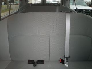 Ford Econoline Wagon 2011 photo 2