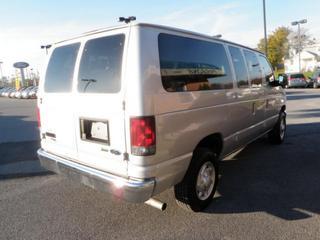 Ford Econoline Wagon 2011 photo 2