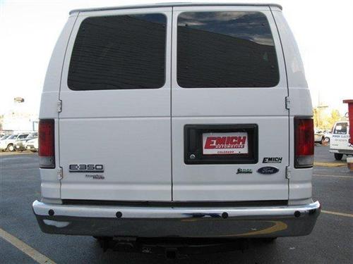 Ford Econoline Wagon 2011 photo 2