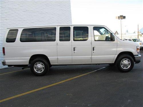 Ford Econoline Wagon 2011 photo 4